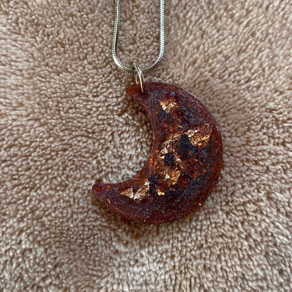 🌙 Beautiful Moon pendant with gold flakes